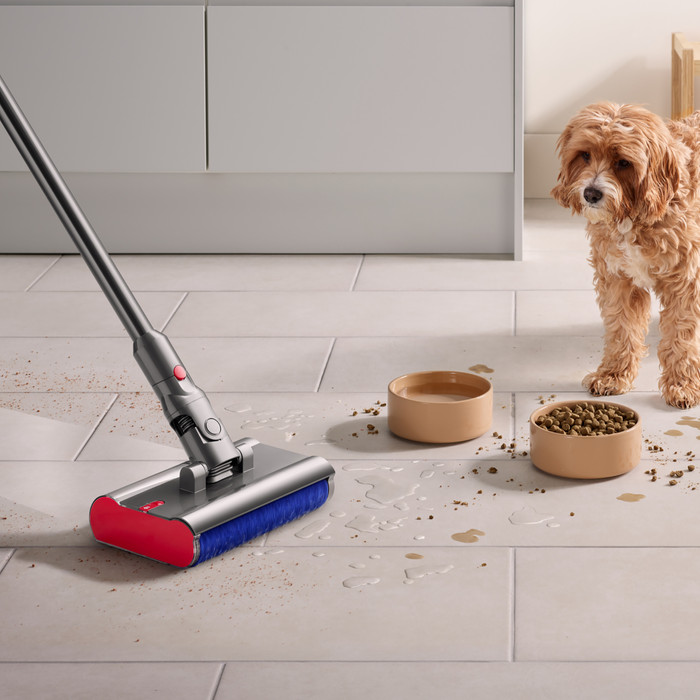 Dyson V12 Detect Submarine product in use