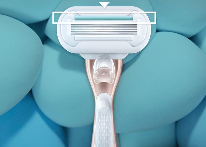 Gillette Venus Deluxe Smooth Sensitive + 9 Replacement Blades detail