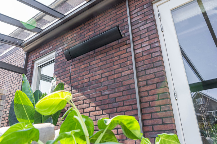 Eurom Outdoor Heatpanel 3200 RC product in gebruik