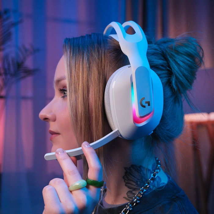 Logitech G Astro A20 X LIGHTSPEED Wit product in gebruik