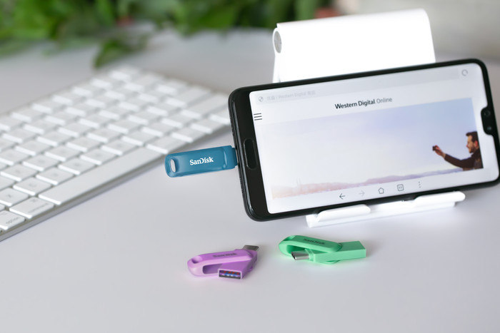 SanDisk Ultra Dual Drive Usb C 512GB Navagio Bay product in gebruik