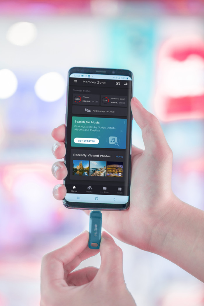 SanDisk Ultra Dual Drive Usb C 512GB Navagio Bay product in gebruik