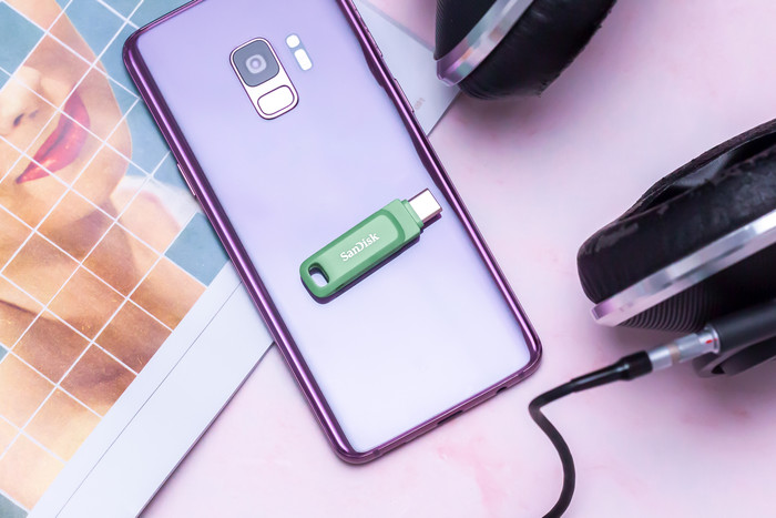 SanDisk Ultra Dual Drive Usb C 1TB Absinthe Green product in gebruik