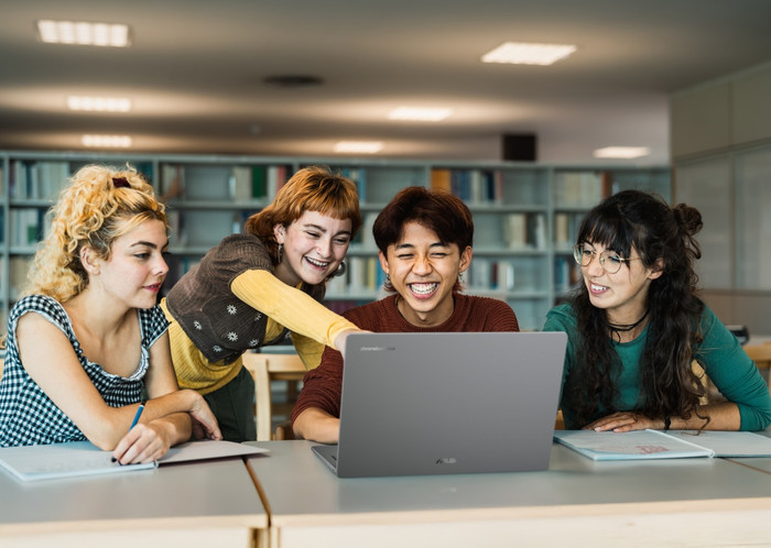 ASUS Chromebook Plus CX1505CTA-S70072 product in use