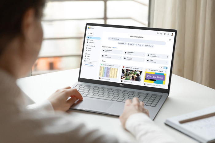 ASUS Chromebook Plus CX1505CTA-S70072 product in use