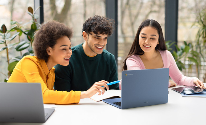 ASUS Chromebook Plus CX1505CTA-S70072 product in use