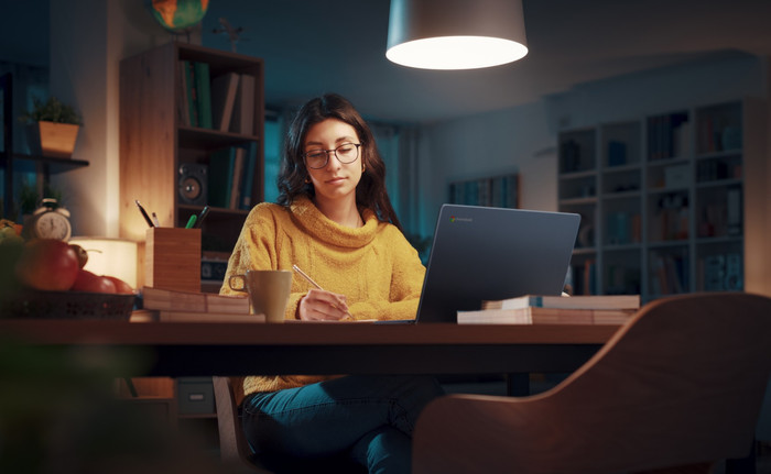 ASUS Chromebook Plus CX1505CTA-S70072 product in use