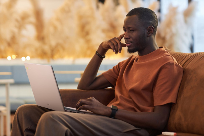 ASUS Chromebook Plus CX1505CTA-S70072 product in use