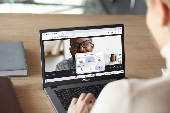 ASUS Chromebook Plus CX3402CVA-PQ0556 product in gebruik