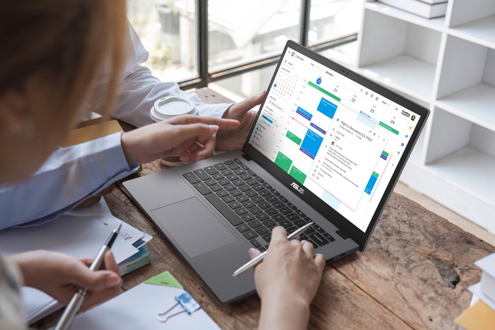 ASUS Chromebook Plus CX3402CVA-PQ0556 product in gebruik