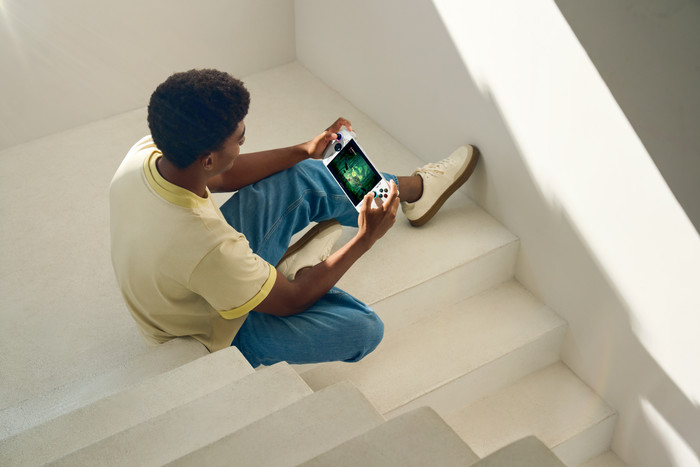 ASUS ROG Xbox Ally 512GB product in use