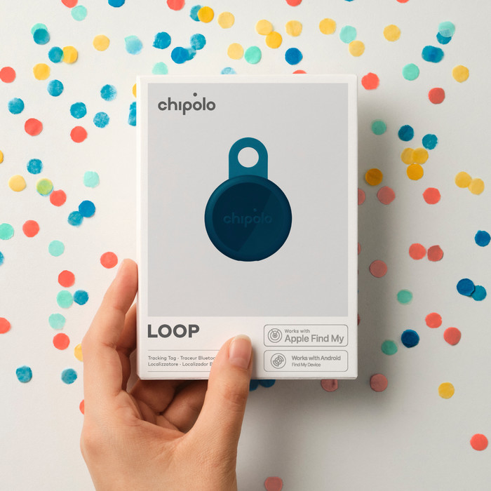 Chipolo LOOP Blue product in use