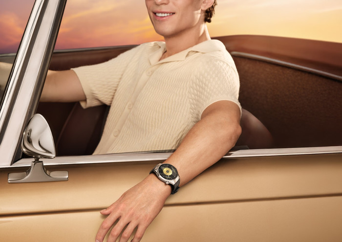 HUAWEI WATCH GT 6 Pro 46mm Silver/Brown product in use