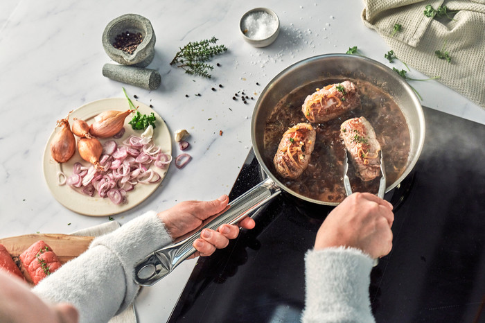 Demeyere Cosi 3 Stainless Steel Frying Pan Set 24cm + 28cm product in use