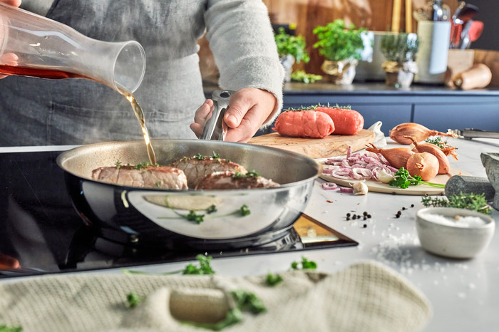 Demeyere Cosi 3 Stainless Steel Frying Pan Set 24cm + 28cm product in use