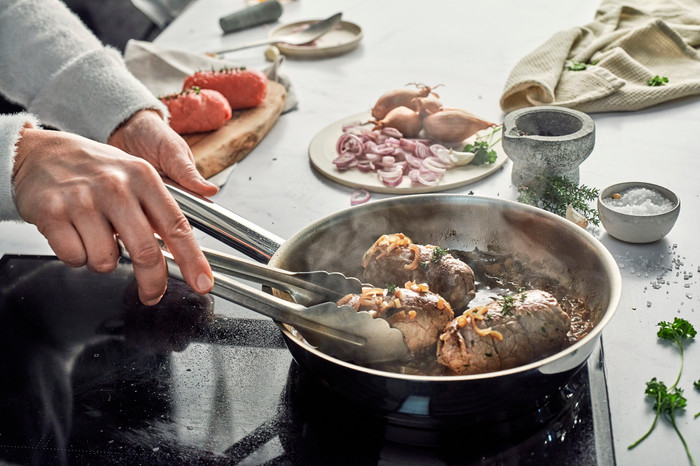 Demeyere Cosi 3 Stainless Steel Frying Pan Set 24cm + 28cm product in use