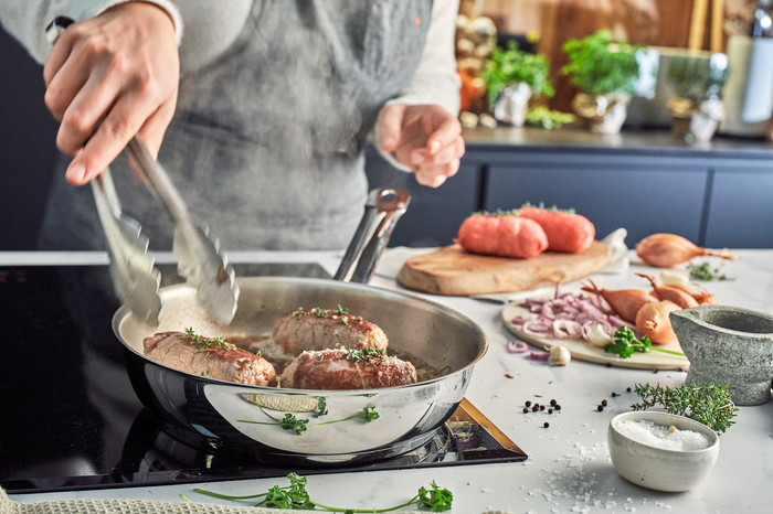 Demeyere Cosi 3 Stainless Steel Frying Pan Set 24cm + 28cm product in use