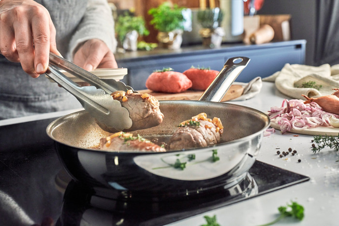 Demeyere Cosi 3 Stainless Steel Frying Pan Set 24cm + 28cm product in use