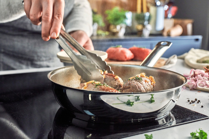 Demeyere Cosi 3 Stainless Steel Frying Pan Set 24cm + 28cm product in use