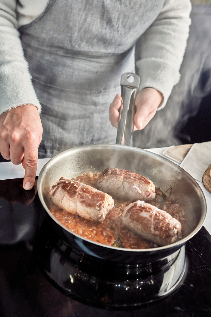 Demeyere Cosi 3 Stainless Steel Frying Pan Set 24cm + 28cm product in use