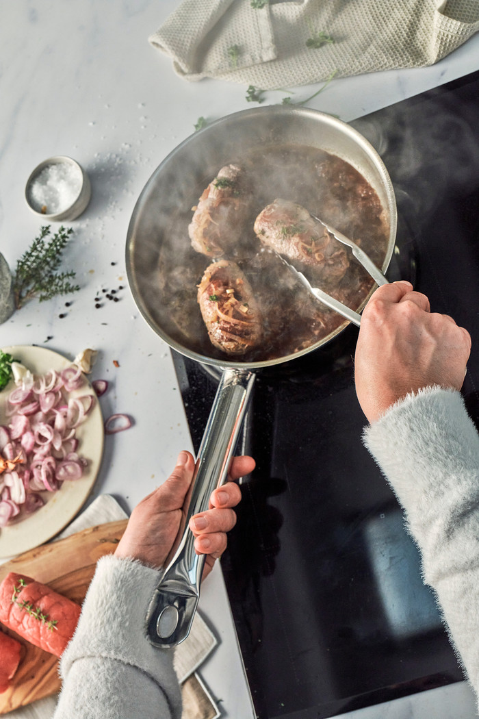 Demeyere Cosi 3 Stainless Steel Frying Pan Set 24cm + 28cm product in use