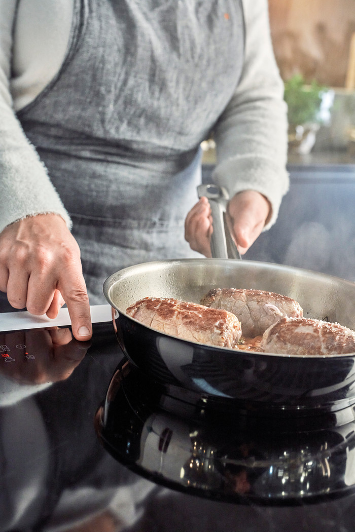 Demeyere Cosi 3 Stainless Steel Frying Pan Set 24cm + 28cm product in use