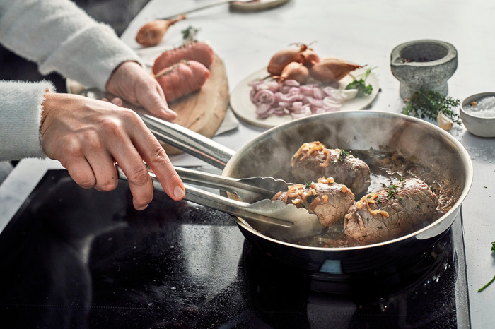 Demeyere Cosi 3 Stainless Steel Frying Pan Set 24cm + 28cm product in use