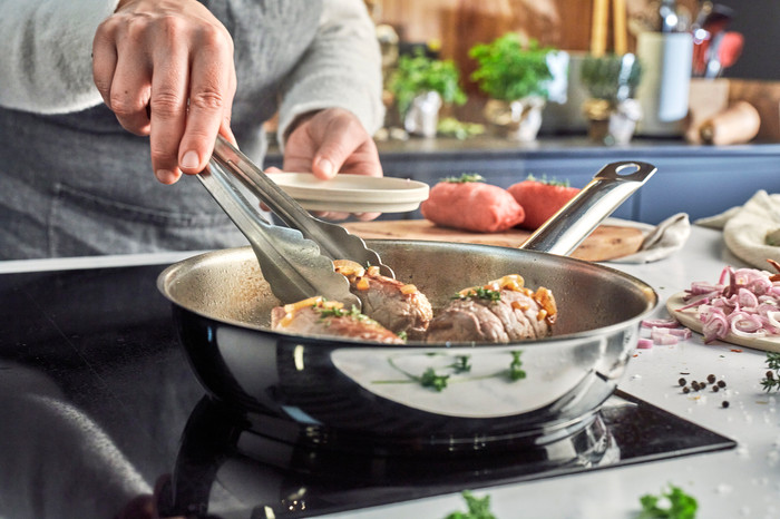 Demeyere Cosi 3 Stainless Steel Frying Pan Set 24cm + 28cm product in use