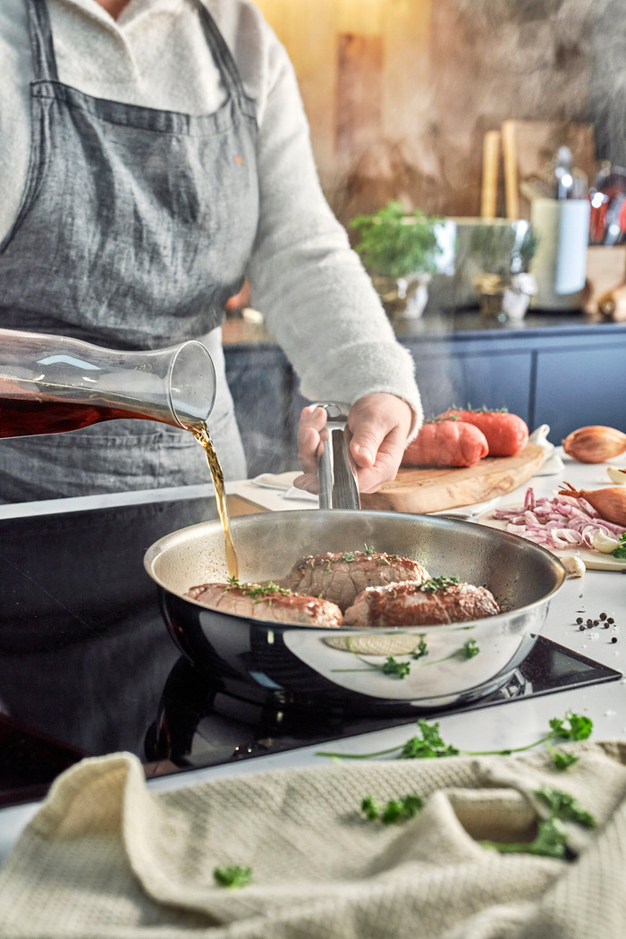 Demeyere Cosi 3 Stainless Steel Frying Pan Set 24cm + 28cm + 32cm product in use