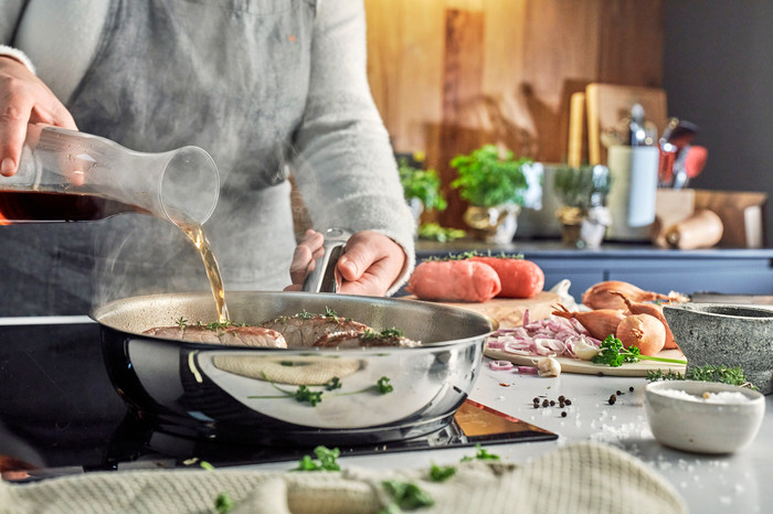 Demeyere Cosi 3 Stainless Steel Frying Pan Set 24cm + 28cm + 32cm product in use