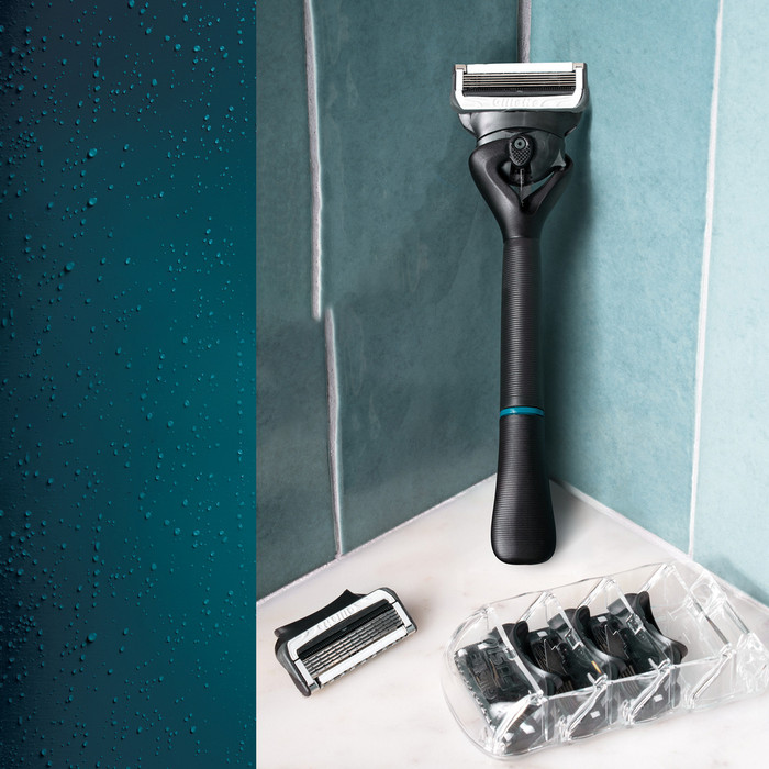 Gillette Body & Intimate + 2 navulmesjes product in gebruik