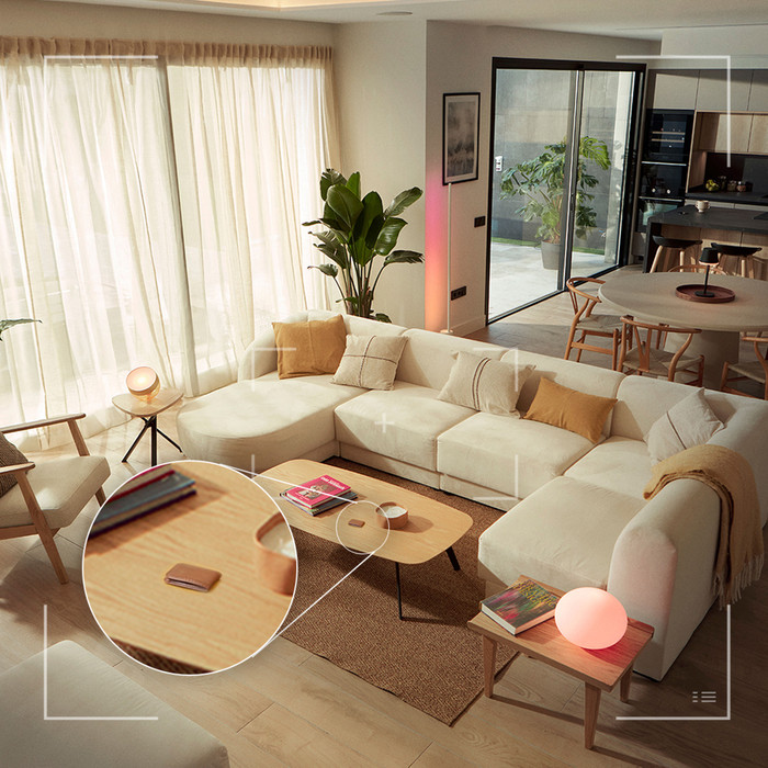 Philips Hue Secure Cam 2K Bedraad Wit product in gebruik