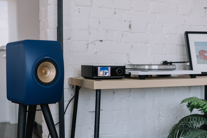 WiiM Amp Ultra Grijs product in gebruik