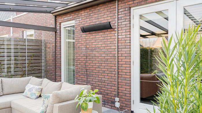 Eurom Outdoor Heatpanel 2400 RC product in gebruik