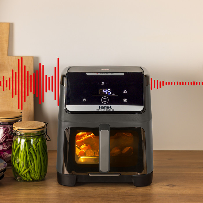 Tefal Easy Fry Silence EY846H product in gebruik