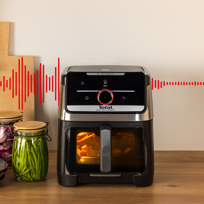 Tefal Easy Fry Smart & Silence EY876D product in gebruik