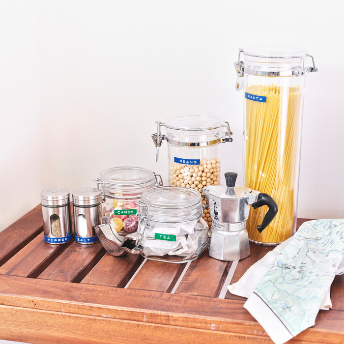 DYMO Embossing Tape 9mm 3 kleuren pack product in gebruik