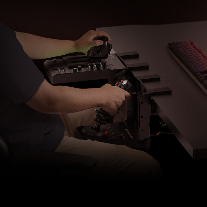 Hori HOTAS Flight Control System & Mount PC product in gebruik