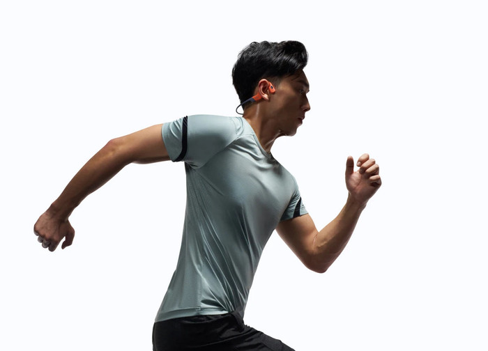 Shokz OpenSwim Pro USB-C Rood product in gebruik