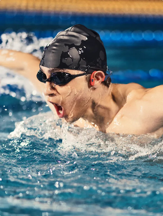 Shokz OpenSwim Pro USB-C Rood product in gebruik