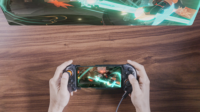 VITURE x 8BitDo Ultimate Mobile Gaming Controller (USB C) product in gebruik