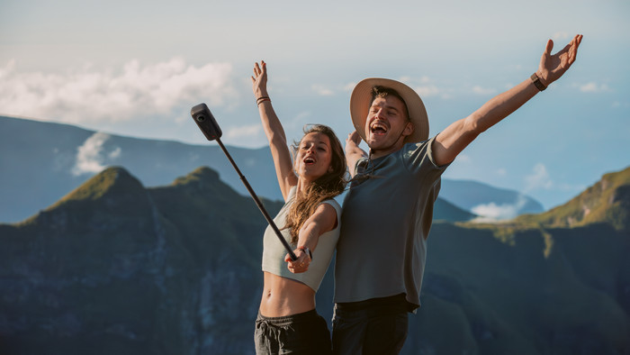 Insta360 X4 Air Starter Bundle White product in use