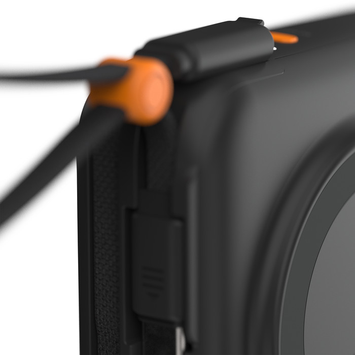 Xtorm TravelPro 30W 3-in-1 MagSafe Power Bank 10,000mAh Black detail