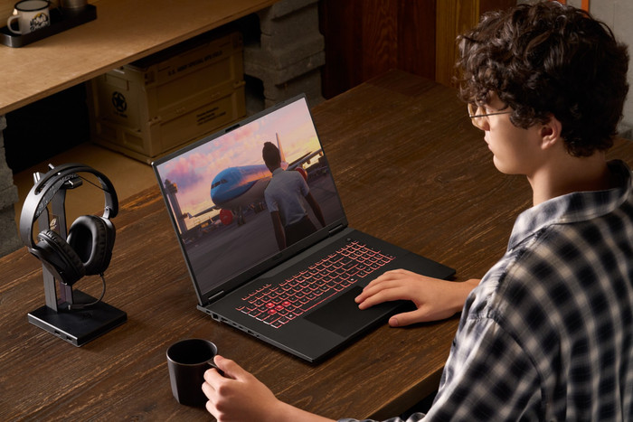 ASUS TUF Gaming 18 FA808UP-S8011W product in gebruik
