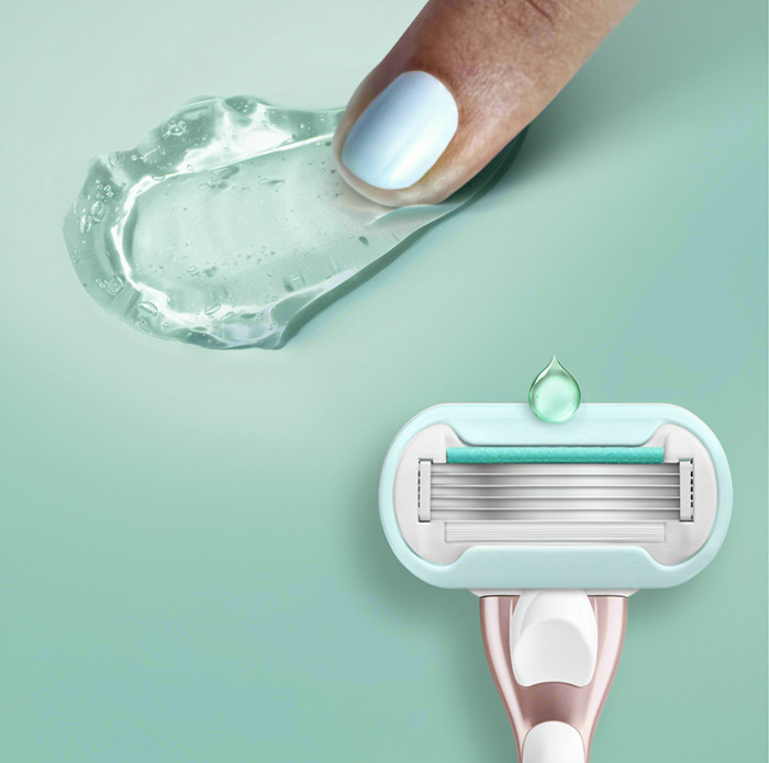 Gillette Venus Deluxe Smooth Sensitive + 9 Replacement Blades visual supplier