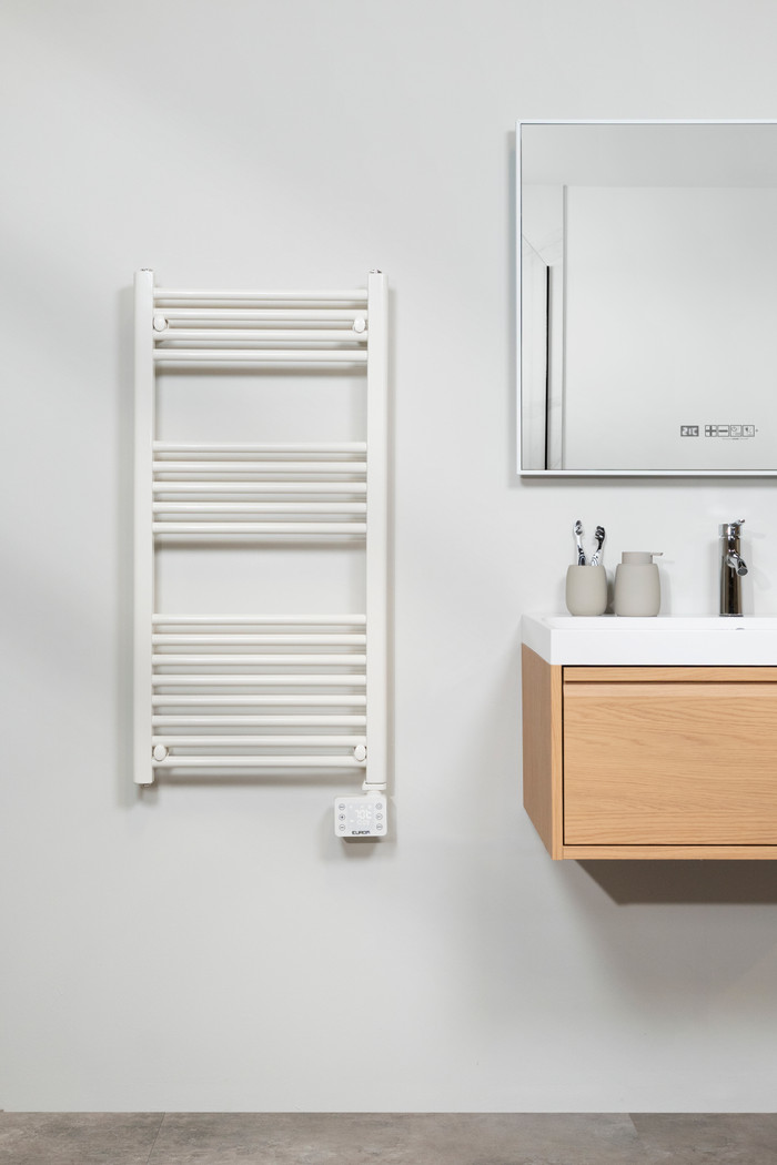Eurom Sani Bathroom Radiator 800 WiFi White product in use
