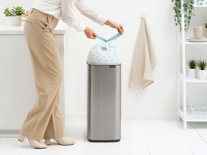 Brabantia Bo Touch Bin 30 Liter Matt Steel Fingerprint Proof product in gebruik