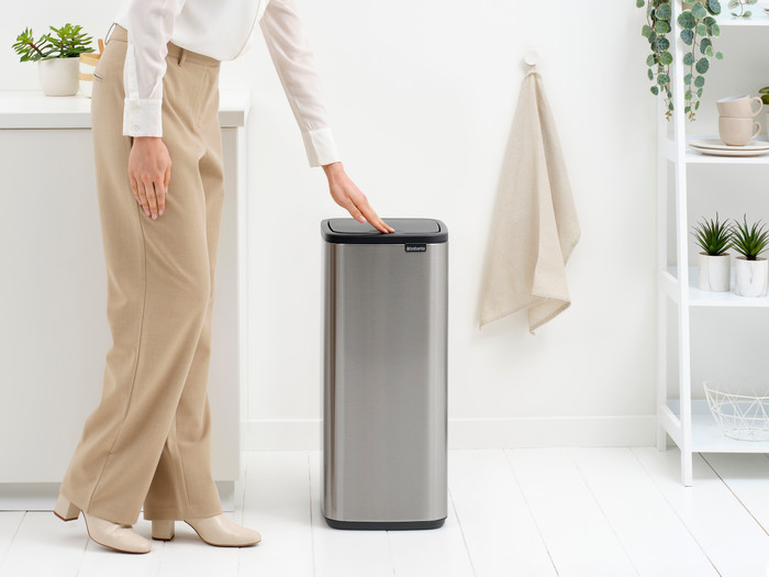 Brabantia Bo Touch Bin 30 Liter Matt Steel Fingerprint Proof product in gebruik