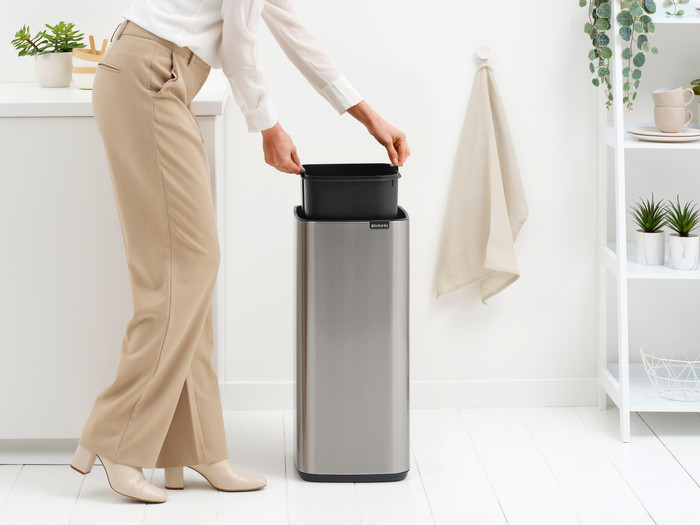 Brabantia Bo Touch Bin 30 Liter Matt Steel Fingerprint Proof product in gebruik