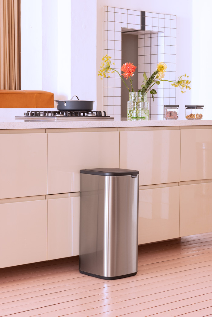 Brabantia Bo Touch Bin 30 Liter Matt Steel Fingerprint Proof product in gebruik